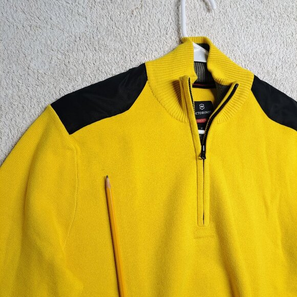 Victorinox Sweater Size Medium - Picture 3 of 4